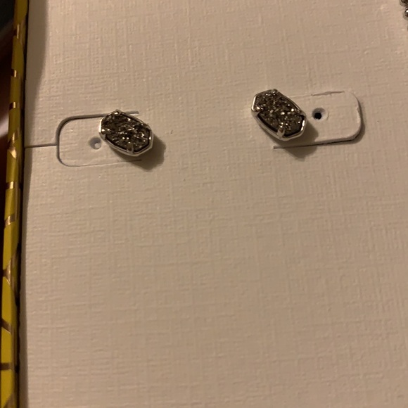 Kendra Scott Emilie Multi Strand Necklace & Earrings Gift Set in Platinum - Picture 8 of 9